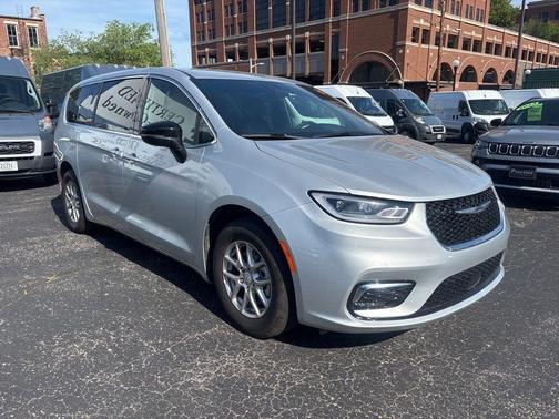 Silver Mist Clearcoat 2026 Chrysler Pacifica Select