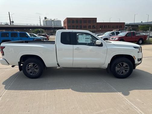 2025 Nissan Frontier SV