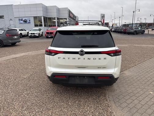 2024 Nissan Pathfinder SV