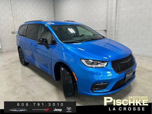 Hydro Blue Pearl 2026 Chrysler Pacifica Select