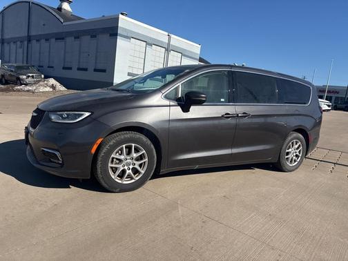 2023 Chrysler Pacifica Touring-L