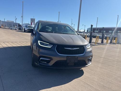 2023 Chrysler Pacifica Touring-L