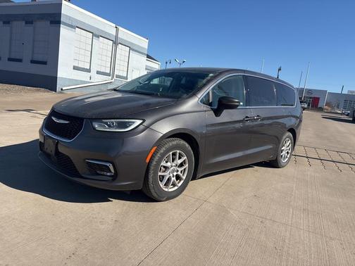 2023 Chrysler Pacifica Touring-L