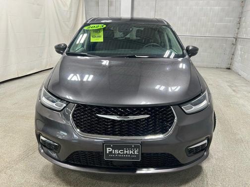 2023 Chrysler Pacifica Touring-L