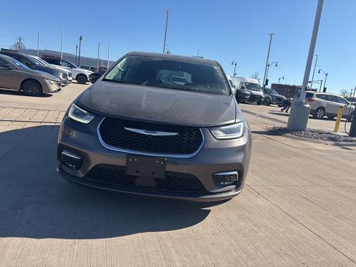 2023 Chrysler Pacifica Touring-L