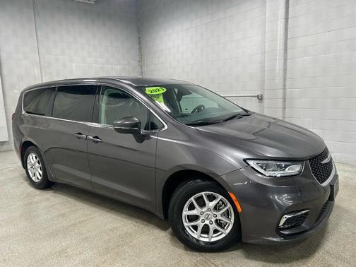 2023 Chrysler Pacifica Touring-L