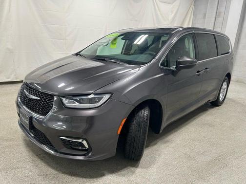 2023 Chrysler Pacifica Touring-L