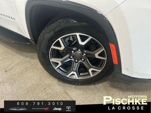 Bright White Clearcoat 2024 Jeep Wagoneer Series III