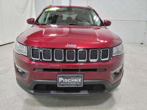 Photo 3 of 32 of 2021 Jeep Compass Latitude