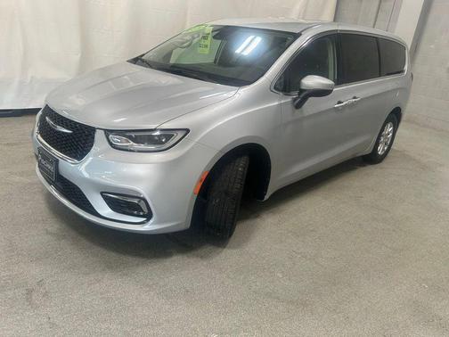 Silver Mist Clearcoat 2023 Chrysler Pacifica Touring-L