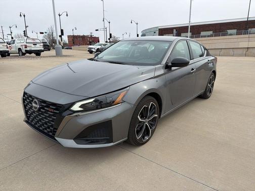 2025 Nissan Altima SR