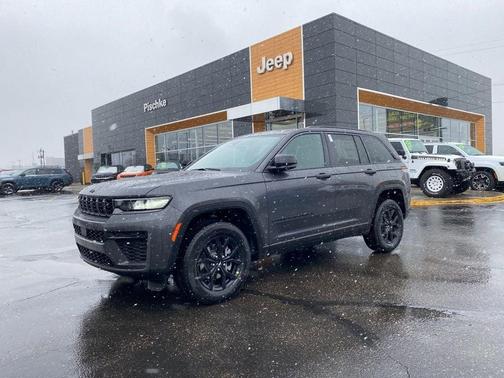 2026 Jeep Grand Cherokee Laredo