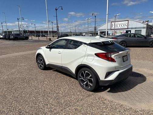 Blizzard Pearl 2018 Toyota C-HR XLE Premium