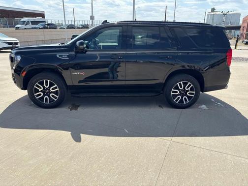 Black 2023 GMC Yukon AT4