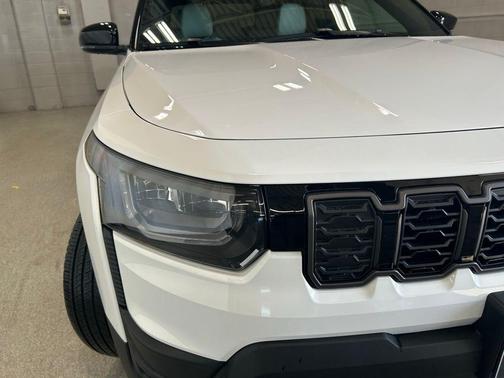 Bright White Clearcoat 2026 Jeep Cherokee Overland