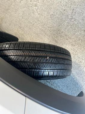 Aspen White Tri 2025 Nissan Kicks SV