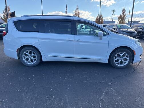 2020 Chrysler Pacifica Touring-L