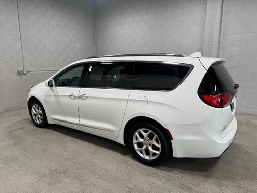 2020 Chrysler Pacifica Touring-L