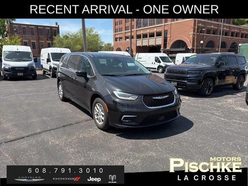 Brilliant Black Crystal Pearlcoat 2023 Chrysler Pacifica Touring-L