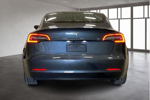 2022 Tesla Model 3 Standard Range