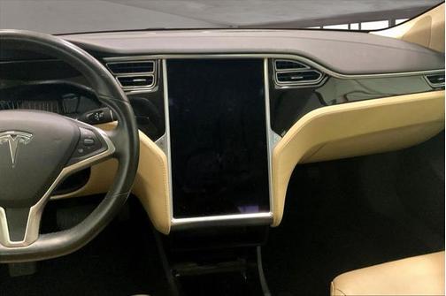 2015 Tesla Model S 70D