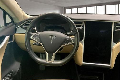 2015 Tesla Model S 70D
