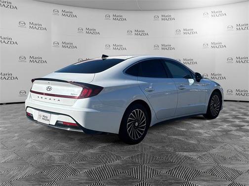 2022 Hyundai SONATA Hybrid SE