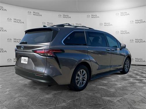 2021 Toyota Sienna XLE 8 Passenger
