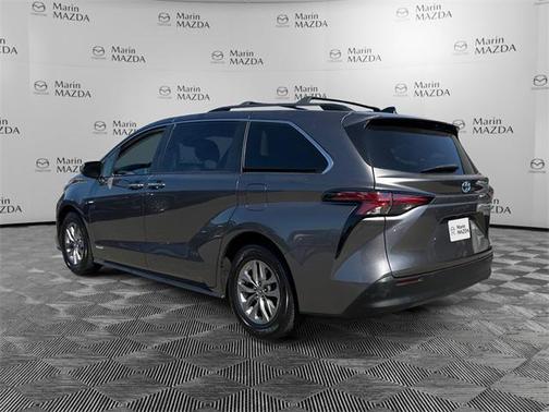2021 Toyota Sienna XLE 8 Passenger