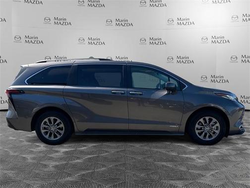 2021 Toyota Sienna XLE 8 Passenger
