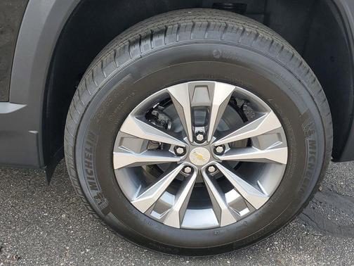 Mosaic Black Metallic 2026 Chevrolet Equinox LT