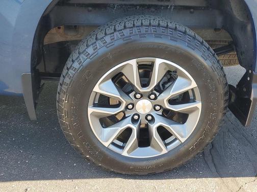 Lakeshore Blue Metallic 2024 Chevrolet Silverado 1500 LT