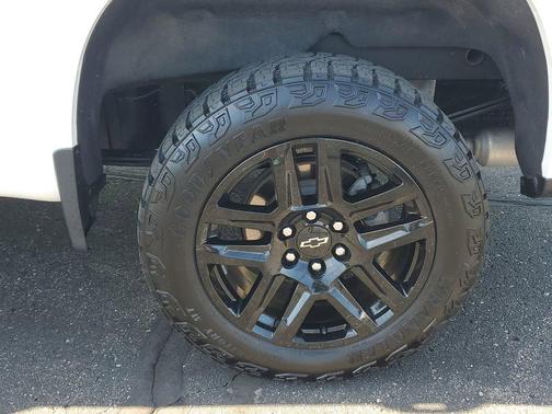 Summit White 2023 Chevrolet Silverado 1500 LT Trail Boss