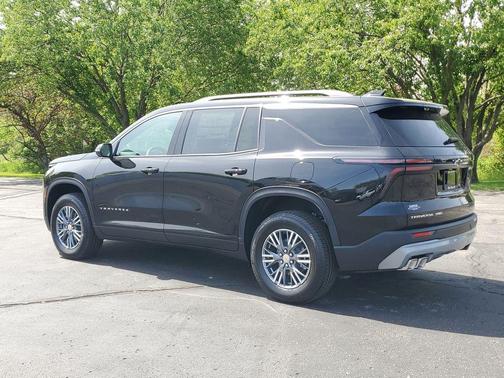 Mosaic Black Metallic 2026 Chevrolet Traverse LT