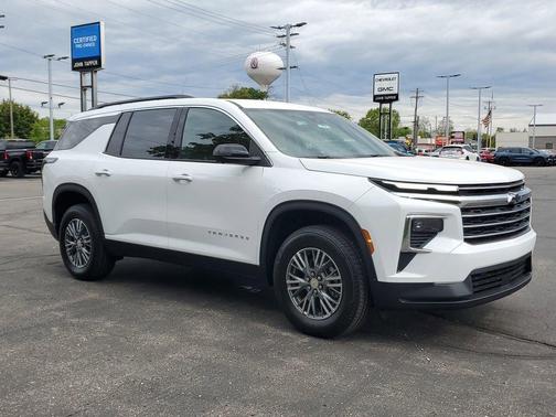 Summit White 2026 Chevrolet Traverse LT