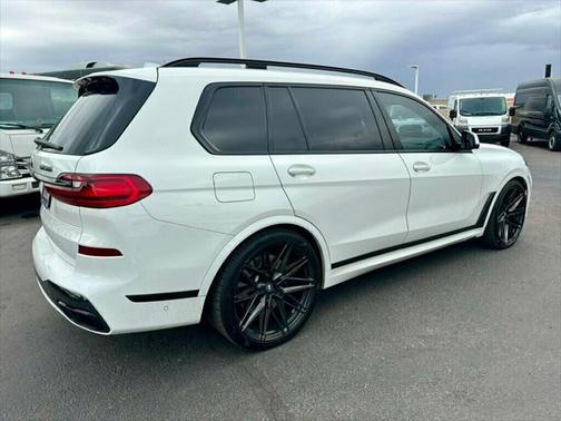 2021 BMW X7 M50i