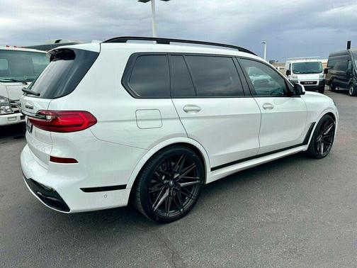 2021 BMW X7 M50i