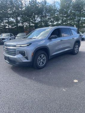 Sterling Gray Metallic 2025 Chevrolet Traverse LT
