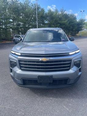 Sterling Gray Metallic 2025 Chevrolet Traverse LT