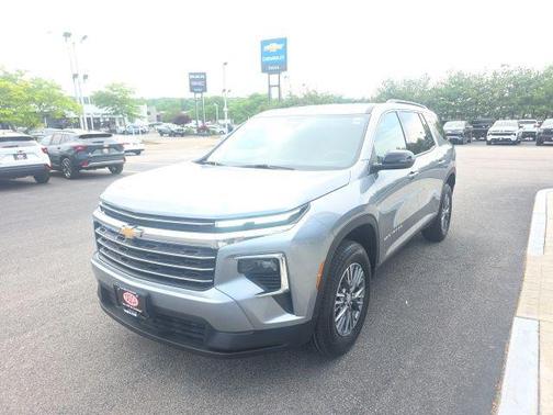 Sterling Gray Metallic 2025 Chevrolet Traverse LT