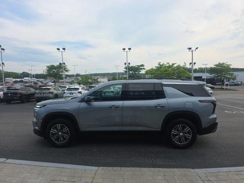 Sterling Gray Metallic 2025 Chevrolet Traverse LT