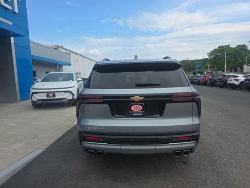 Sterling Gray Metallic 2025 Chevrolet Traverse LT