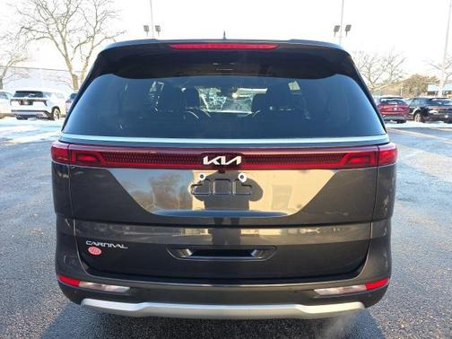 2024 Kia Carnival EX
