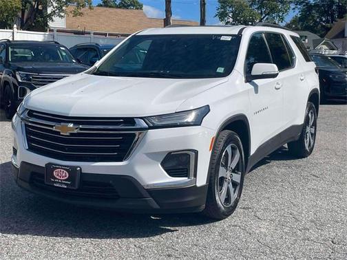2023 Chevrolet Traverse LT Leather