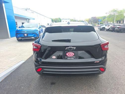 Mosaic Black Metallic 2026 Chevrolet Trax FWD 2RS