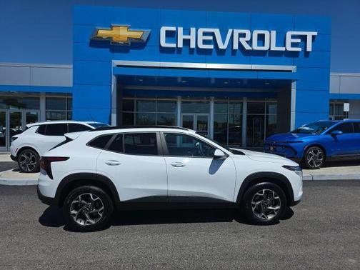 Summit White 2024 Chevrolet Trax LT