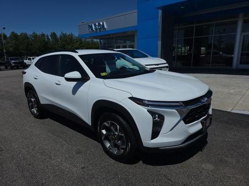 Summit White 2024 Chevrolet Trax LT