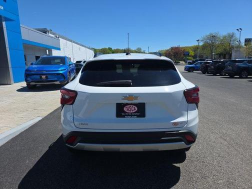 Summit White 2024 Chevrolet Trax LT