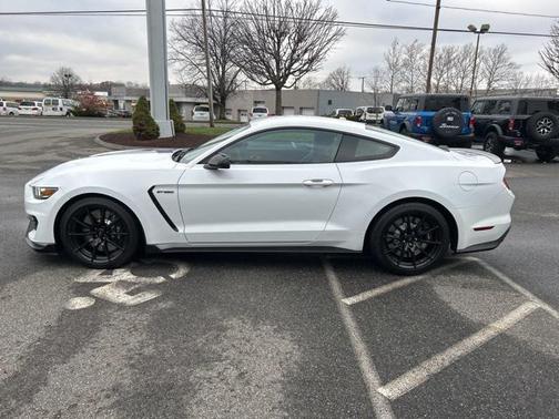 2016 Ford Shelby GT350 Base
