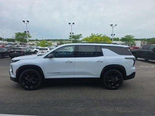 Polar White Tricoat 2026 Chevrolet Traverse RS